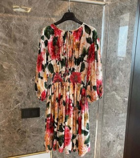 로맨틱 플라워 패턴 실크 드레스     D. romantic flower pattern silk dress