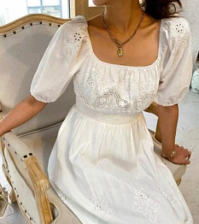 스퀘어넥 자수 원피스   U. square-neck embroidered dress
