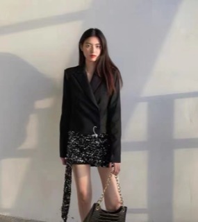 긴소매 자켓 앤 스팽글 플래시백힙 A라인 치마    c. Long-sleeved jacket and spangle flashback hip A-line skirt