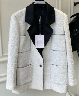 블랙 카라 화이트 자켓         C. black collar white jacket