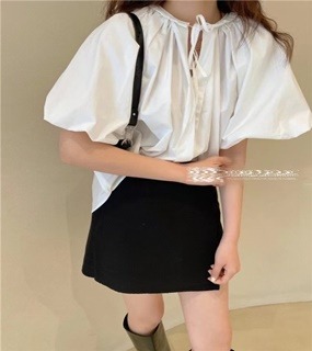 반팔 벌룬 포인트 블라우스     Y. short-sleeved balloon accentuated blouse