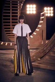 컬러풀 주름진 블랙 롱스커트   C. colorful pleated black long skirt