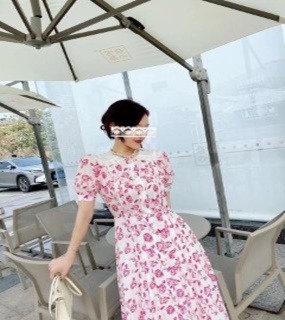 분홍 플라워 카라 포인트 원피스  M . Pink flower collar accentuated dress