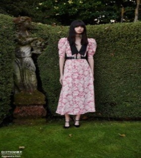 여성 로즈 패턴 카라 원피스  M . Women&#039;s rose-patterned collar dress
