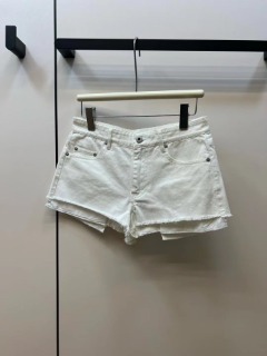 심플 유니크 화이트 숏팬츠   M. simple unique white shorts