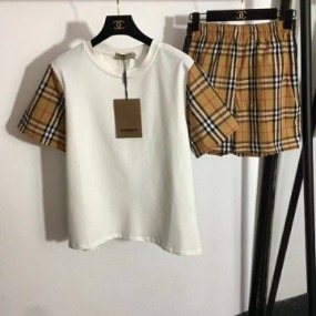 심플 체크 무늬 디자인 반팔 반바지 세트   B. simple checkered design short-sleeved shorts set