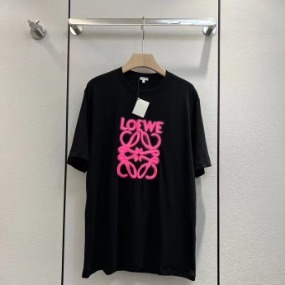 핑크 자수 프린트 디자인 반팔티셔츠   Pink Embroidered Printed Design Short-Sleeved T-Shirt