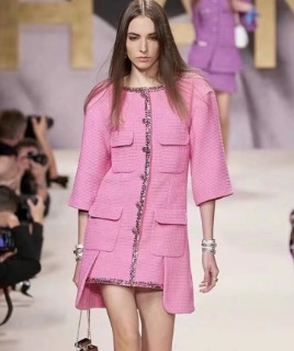 여성스러운 핑크 컬러 디자인 자켓 원피스     C. Feminine pink design jacket dress