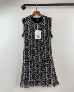 여성 심플 민소매 블랙 미니드레스    D. Women&#039;s Simple Sleeveless Black Mini Dress