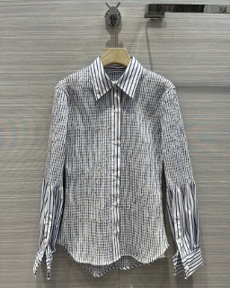 스트라이프 무늬 디자인 긴소매 셔츠  Stripe-patterned long-sleeved shirt