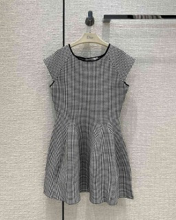 여성 체크 무늬 디자인 미니원피스   Women&#039;s checkered design mini dress