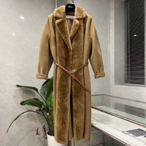여성 베이지 컬러 겨울 롱코트  Women&#039;s beige color winter long coat