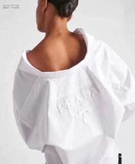 하늘한 여성 봄 셔츠  a light woman&#039;s spring shirt