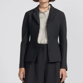 세련된 여성 재킷  a stylish women&#039;s jacket