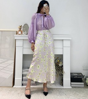 하이 웨이스트 꽃 프린트 새틴 스커트    R. high-waist flower print satin skirt
