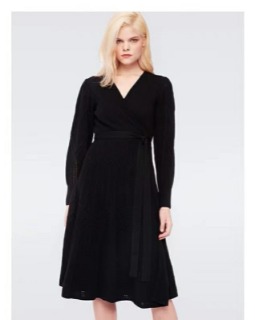 클래식 블랙 울 니트 드레스      D. Classic Black Wool Knit Dress