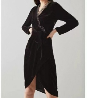 V넥 레이스 블랙 벨벳 드레스      D. V-neck lace black velvet dress