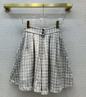 체크 플리츠 스커트     C. Checkered pleats skirt