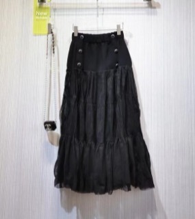 롱 주름 치마      C. Long pleated skirt