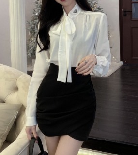리본 포인트 화이트셔츠       P. High-waist white and black dress