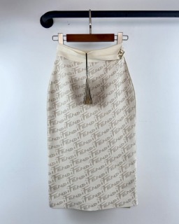 여성 심플 베이지 롱스커트   F. Women&#039;s Simple Beige Long Skirt