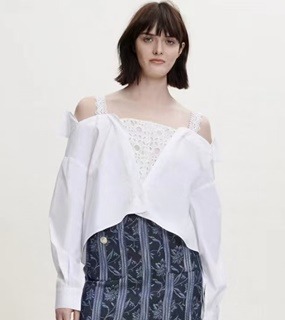 여성 레이스 패턴 오픈숄더 긴소매 셔츠   Women&#039;s lace pattern open shoulder long-sleeve shirt