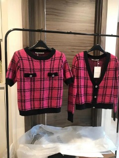 여성 핑크 반소매 니트 앤 가디건 세트   Women&#039;s Pink Short-Sleeved Knitwear and Cardigan Set