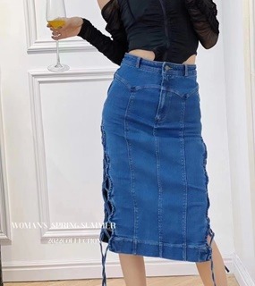 여성 붙는 청 롱스커트   a jean long skirt that sticks to women