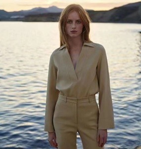 여성 부드러운 실크 카라 긴소매 상의   women&#039;s soft silk collar long-sleeved top
