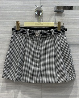 여성 체크무늬 디자인 미니스커트   women&#039;s checkered design mini skirt