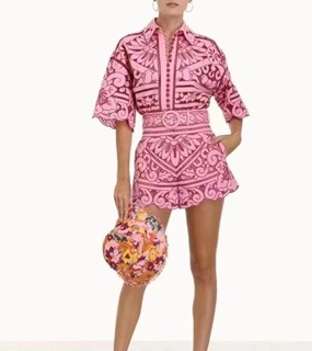 여성 세련된 디자인 핑크 카라셔츠 앤 팬츠 세트  Women&#039;s Sophisticated Design Pink Collar Shirt and Pants Set