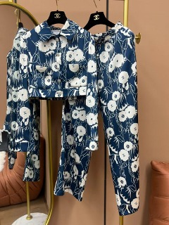 여성 크롭 긴소매 자켓 앤 롱팬츠 세트   C. Women&#039;s Cropped Long-Sleeved Jacket and Long Pants Set