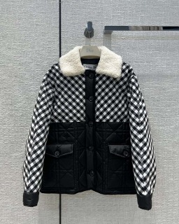 부드러운 털 카라 디자인 체크무늬 자켓   soft fur collar design checkered jacket