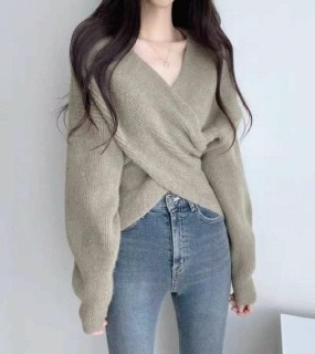 여성 긴팔 울 스웨터  women&#039;s long-sleeved wool sweater