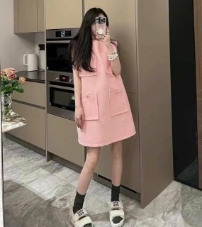 예쁜 핑크색 민소매 원피스  Pretty pink sleeveless dress