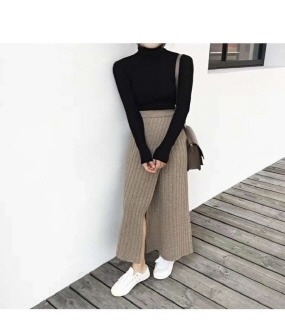 블랙 사선 트임 니트스커트  Black diagonal slit knit skirt