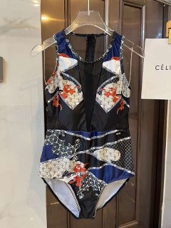 등 시스루 디자인 수영복  a back see-through design swimsuit
