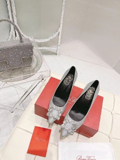 반짝이 스퀘어 장식 구두  glittering square-decorated shoes