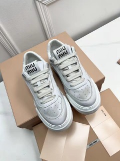 심플 화이트 운동화  simple white sneakers