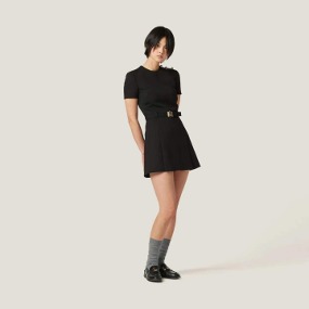 고급진 반소매 블랙 원피스   Luxurious short-sleeved black dress